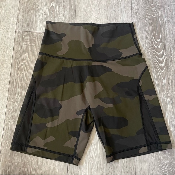 Aerie Goals Bike Short 7” Hi Rise Camo Mesh Print Size Medium - Picture 6 of 7